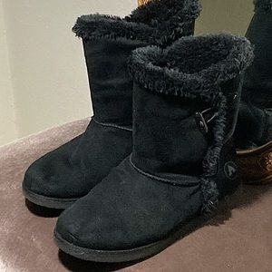 ✨Black Airwalk Ugg-style Boots✨